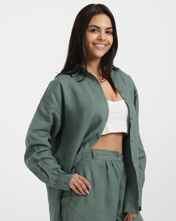 Women's shirt made of linen material